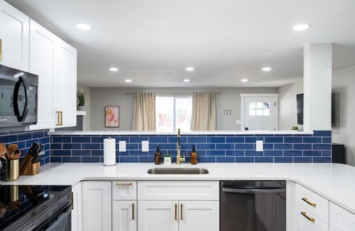 Scenic Heights House | Spacious 4 King Beds with Game Room Near Denver