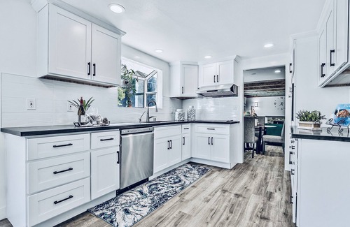 Dublin House | Relaxed 4B/2.5B Newly-Renovated House with Spa & Hot Tub