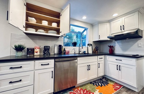 Dublin House | Relaxed 4B/2.5B Newly-Renovated House with Spa & Hot Tub