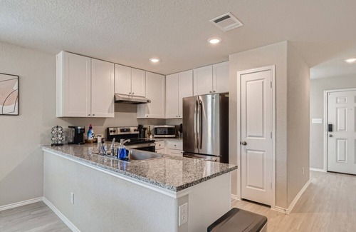San Antonio House | Family-Friendly 4BR Home Steps from Downtown SA