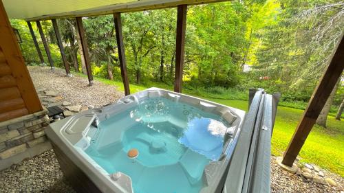 Ellicottville Ski Chalet | Tranquil 5-Bedroom Retreat with Hot Tub Near Holi-Mont