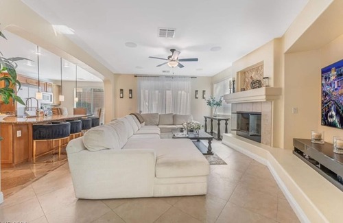 Calico Ridge House | Inviting 5-Bedroom Home in Golf Community with Great Amenities