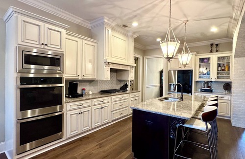 Auburn House | Gorgeous 5-bedroom Auburn University Club Gameday House with Pool!