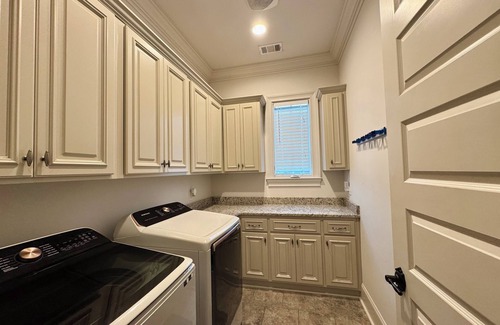 Auburn House | Gorgeous 5-bedroom Auburn University Club Gameday House with Pool!