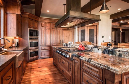 Park City House | Elegant 5 Bedroom Estate with Spa and Hot Tub Retreat