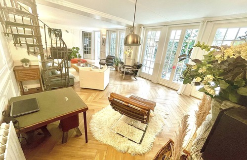 Quartier Saint-Georges House | Elegant 5 Bedroom Parisian Retreat with Ocean Views