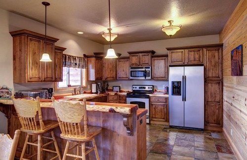 Long Valley Junction Cabin | Top-Rated 5-Star Chalet Between Bryce & Zion - Family-Friendly!