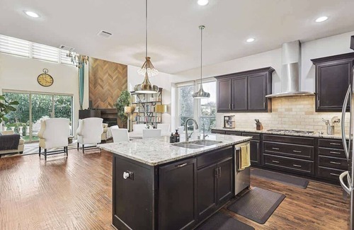 Valley Ranch House | Gorgeous 6BR w/home theater