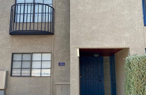 Blenman-Elm House | Modern Smart Townhome Near UA/Banner - Rated 10/10!