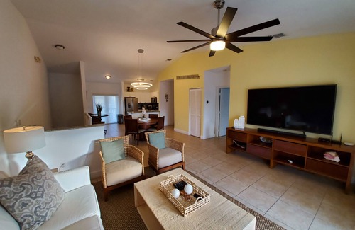 Alice Town Villa | Elegant 2 Bedroom Villa with Ocean View & Top Amenities