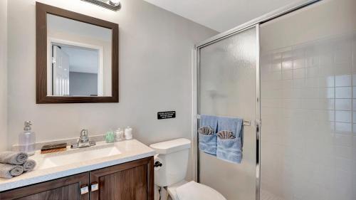 Flor-a-mar House | Serene Waterfront Retreat with Family & Pet-Friendly Amenities