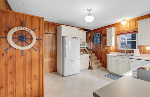 Ocean Park House | Idyllic Beach House with Ocean View & Breakfast Included