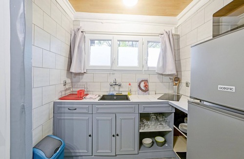 Vallon-Pont-d'Arc Apartment | Cozy 1 Bedroom Retreat in Vallon Pont d'Arc with Pool