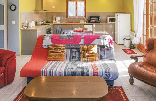 Puget-sur-Argens Apartment | Family-Friendly 2 Bedroom Retreat in Puget-sur-Argens