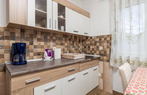 Baric Draga Apartment | Charming Stay in Family House by the Ocean in Bari