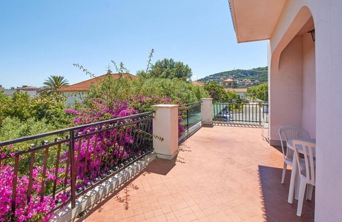 Pietra Ligure Apartment | Cozy 1 Bedroom Stay in Pietra Ligure with Ocean Views