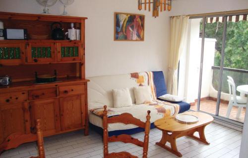 Argeles Plage Apartment | Inviting Apartment in Argeles Sur Mer with Family Kitchen