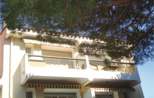 Argeles Plage Apartment | Inviting Apartment in Argeles Sur Mer with Family Kitchen