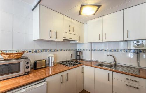 Pineda de Mar Apartment | Cozy 1 Bedroom Apartment in Pineda De Mar - Child Friendly
