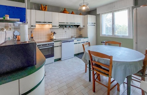 Concarneau Apartment | Family-Friendly 3 Bedroom Stay in Concarneau with Spa
