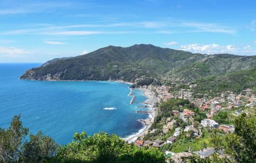 Ghiaia Apartment | Elegant Deiva Marina Apartment with Free Wifi & Kids Welcome