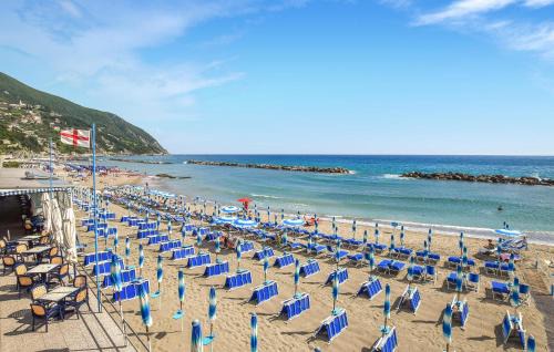 Ghiaia Apartment | Elegant Deiva Marina Apartment with Free Wifi & Kids Welcome