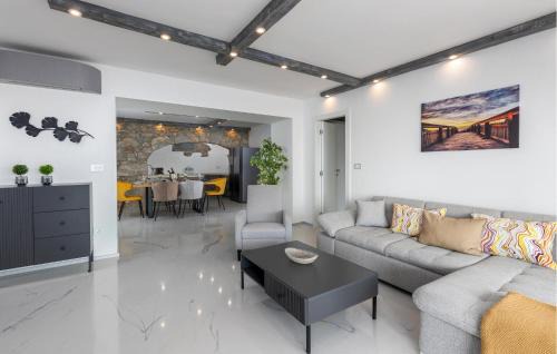 Bregi Apartment | Inviting Bregi Apartment with Scenic House Sea View