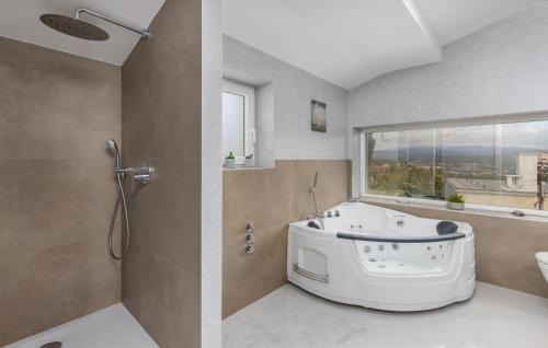 Bregi Apartment | Cozy Apartment in Bregi with Pool and Free Wifi
