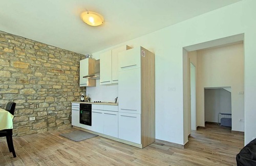 Krasica Apartment | Comfortable 2 Bedroom Stay in Buje with Spa & Breakfast