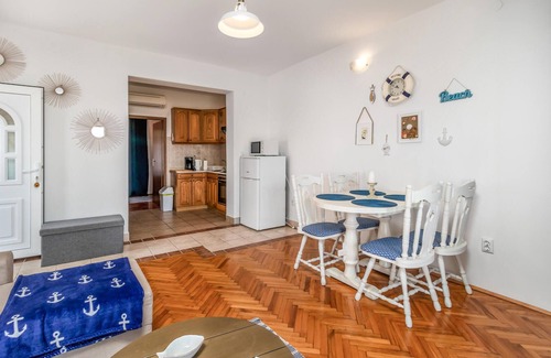 Klanfari Apartment | Cozy 1 Bedroom Retreat in Dramalj with Ocean Views