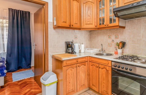 Klanfari Apartment | Cozy 1 Bedroom Retreat in Dramalj with Ocean Views