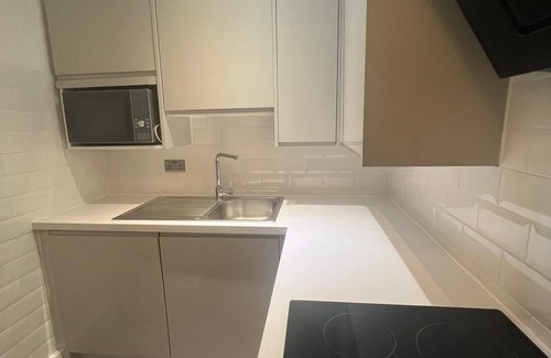 Cathedrals Apartment | Elegant Apartment in Prime London Bridge, Guest Rated 9.4