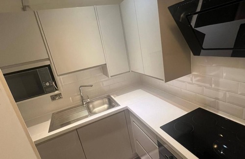 Cathedrals Apartment | Elegant Apartment in Prime London Bridge, Guest Rated 9.4