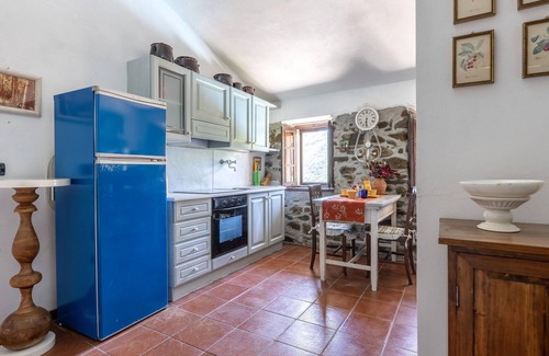 Comano Apartment | Cozy 1 Bedroom Retreat in Comano with Pool & Spa
