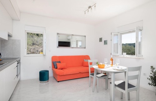 Kaprije Apartment | Experience Breathtaking Ocean Views with Outdoor Wellness
