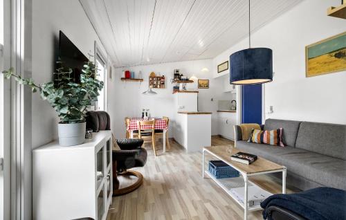 Dueodde Apartment | Relaxing Apartment in Nexø with Pool and Sauna Access