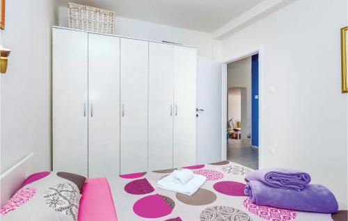 Selce Apartment | Cozy Apartment in Selce with Kitchen & Family-Friendly Perks