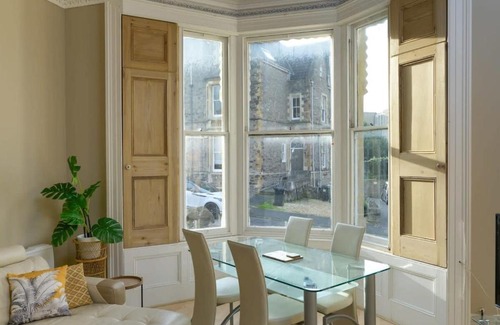 Clevedon Apartment | Cozy Apartment Steps from Clevedon Seafront - 8.7/10 Rating
