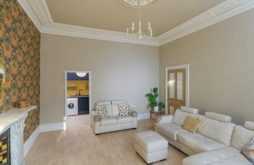 Clevedon Apartment | Cozy Apartment Steps from Clevedon Seafront - 8.7/10 Rating