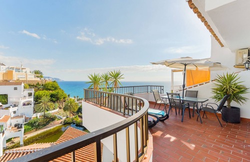 Chimenea Apartment | Beautiful Apartment with Balcony & Oceanfront Pool Access