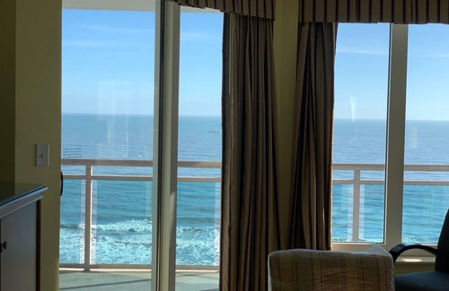 Crescent Beach Condo | Idyllic Bahama Sands 3BR Oceanfront Escape with Pool & Spa