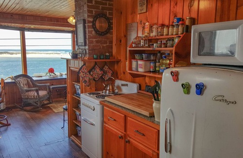 Netarts Apartment | Bright Bay View Apartment with Oceanfront Amenities