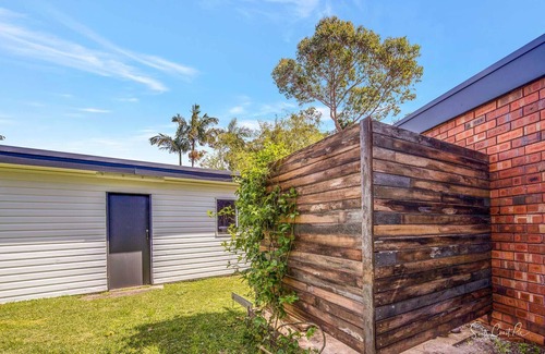 South Durras House | Beachfront Bliss: Guest Rated 10/10 with Pool & Spa