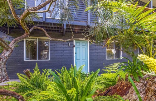 South Durras House | Beachfront Bliss: Guest Rated 10/10 with Pool & Spa