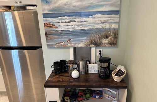 Biloxi House | Idyllic Beach House with Kitchen & Pet-Friendly Options