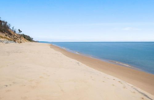 Bluffton House | Gorgeous Beach! Lakefront with large Wooden Deck