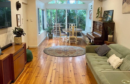 West Beach House | Pet-Friendly Beachside Bungalow with Ocean Views
