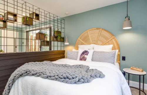 Vincentia House | Beautiful Beachside Cottage in Jervis Bay with Ocean Views
