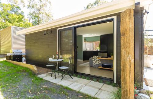 Vincentia House | Beautiful Beachside Cottage in Jervis Bay with Ocean Views