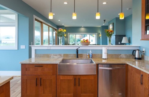 Front Royal Cottage | Scenic Blue Ridge Mountain Retreat with Spa & Pool Access